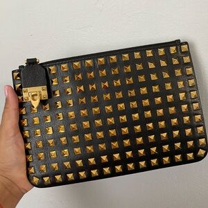 Valentino clutch Rockstud hardware